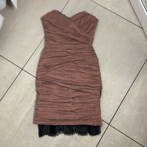 BCBG MAXAZRIA Elegant Ruched Strapless Dress with Lace Trim